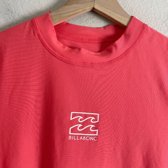 NEW Billabong Womens Medium Coral UPF 50 Rashguard Core Loose Fit Short Sleeve - Picture 2 of 7